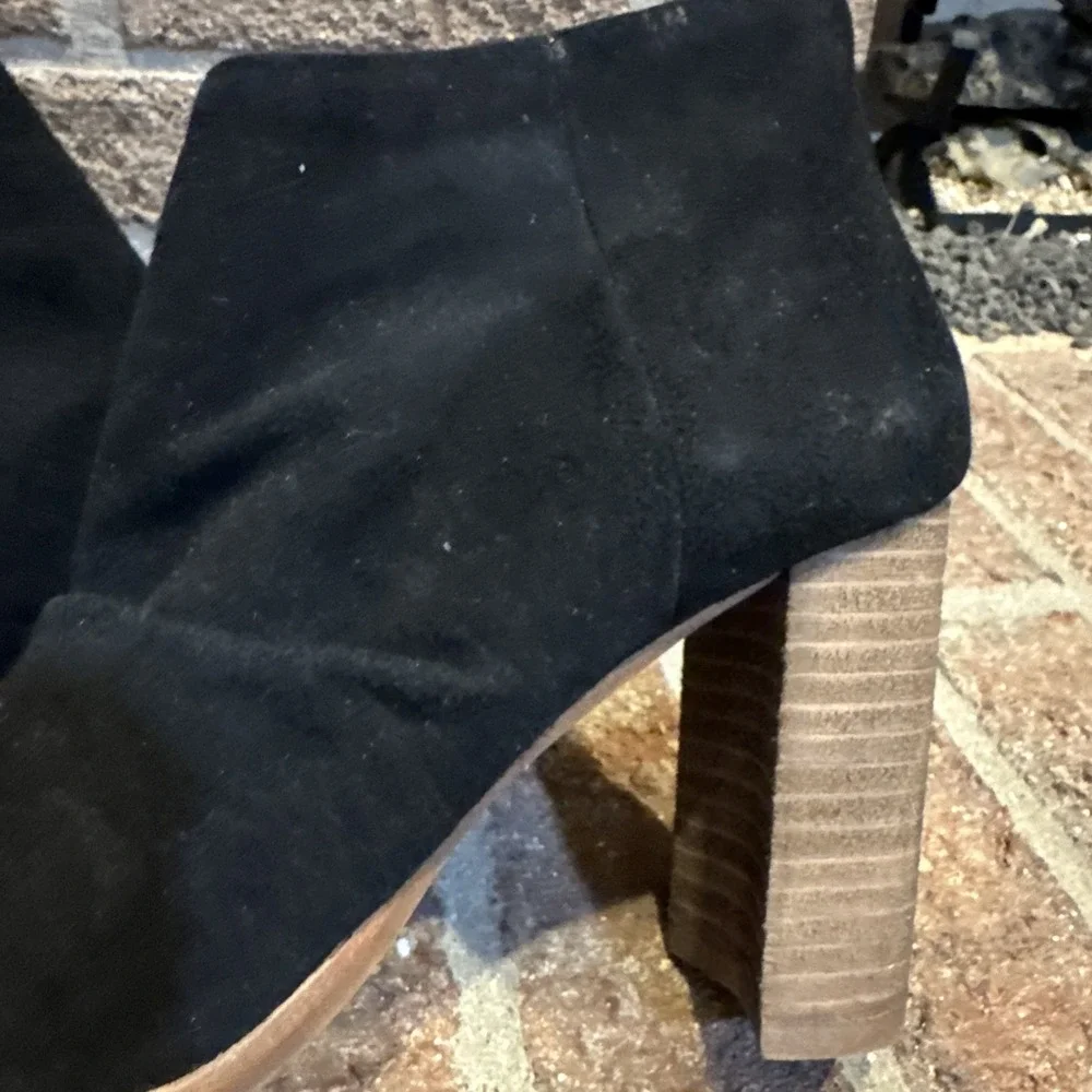 42 Gold Womens Open Toe Bootie Size 6.5 Black Suede Block Heel Slouchy